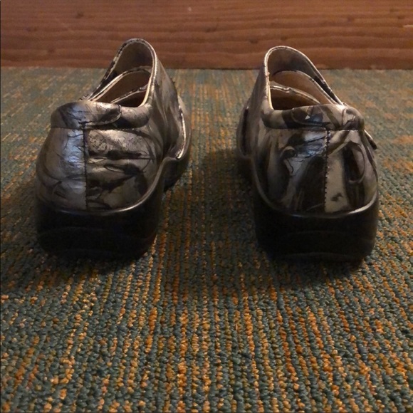 Alegria PG Lite Kaitlyn Black Patina Leather MaryJane Clog/Size: 37, (US 7/7.5) - Picture 5 of 11